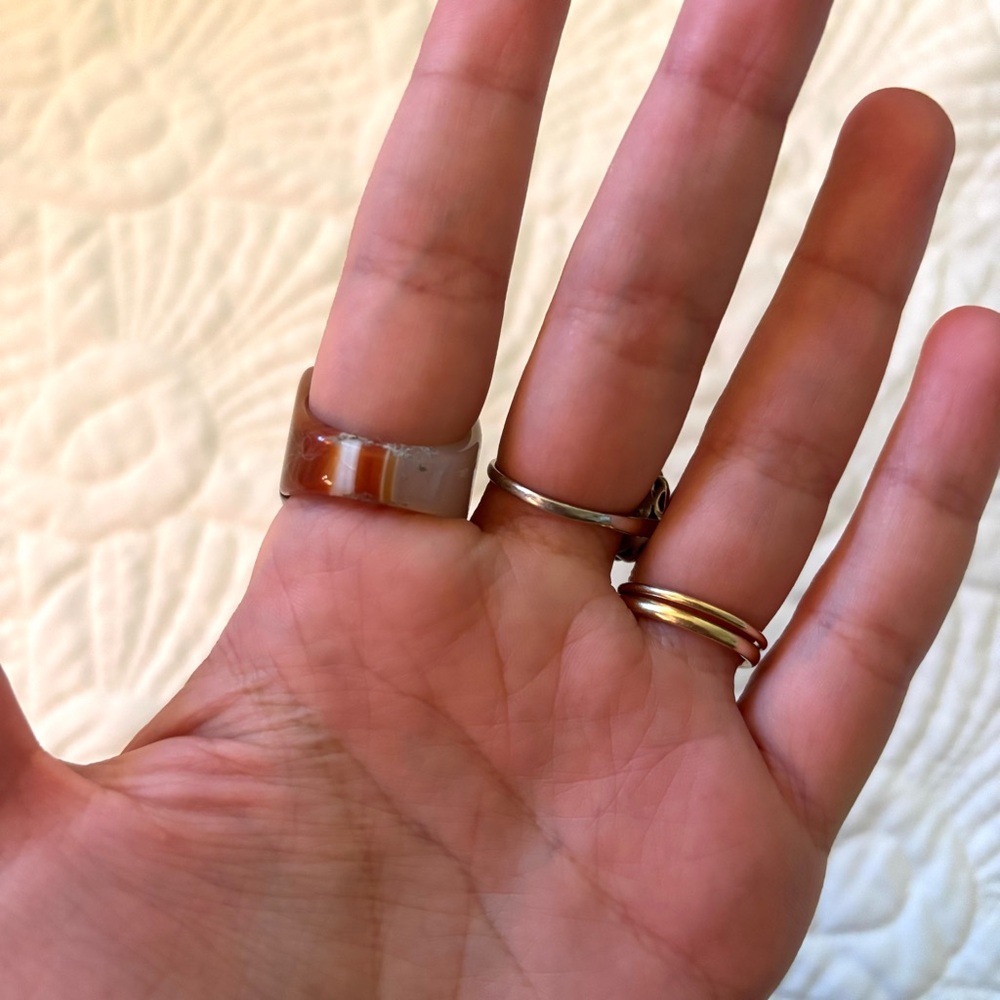 Vintage Solid Carved Agate Ring - image 3